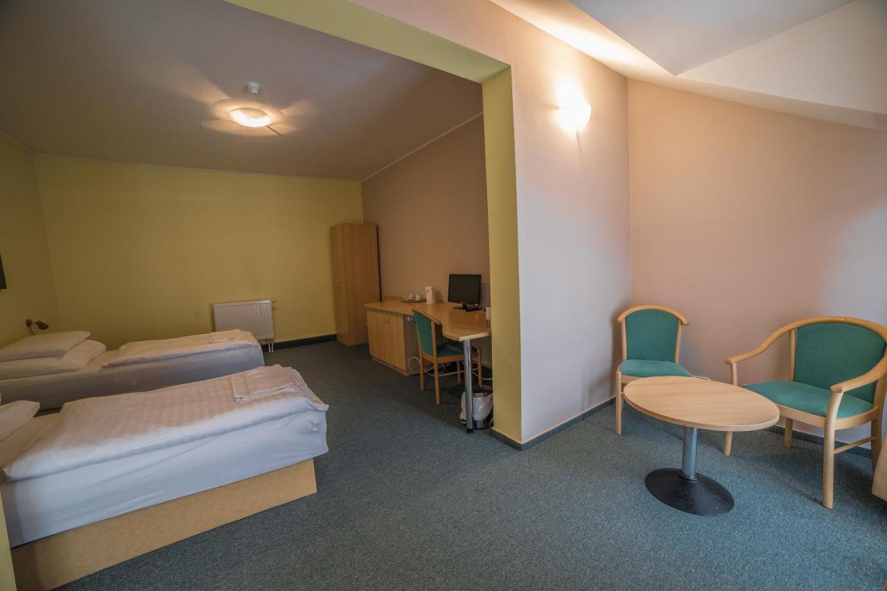 Teledom Hotel Košice Exteriör bild