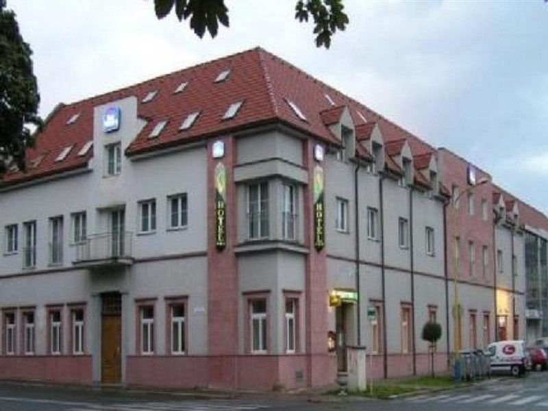 Teledom Hotel Košice Exteriör bild