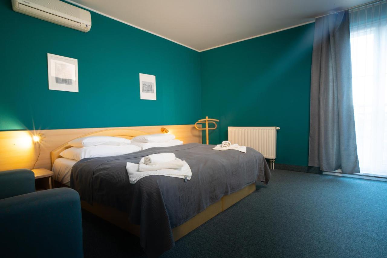 Teledom Hotel Košice Exteriör bild